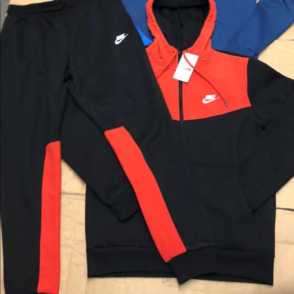 Men’s 3x Red and Black Nike Sweat shirt. Only the top